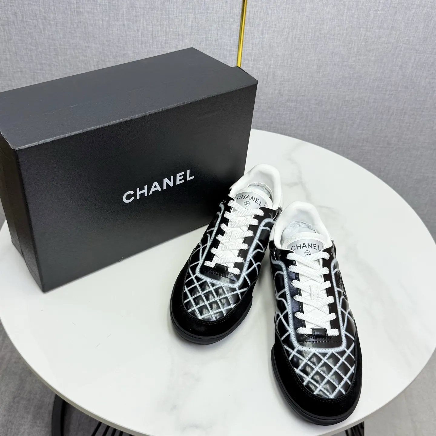 👟👟Ex-factory price 600👟👟Chanel Panda Shoes! 2025 counter's top casual sports shoes. This classic design; the upper is electro-embroidered with a variety of techniques; the outsole is fashionable and sporty; the unusual inclusion of a variety of color matching elements... The diversified mix and match is very good-looking and versatile, and can be used for leisure, fashion, sports, and outdoor... ꫛꫀꪝ Go➫ Materials: ❶Upper made of: original imported first-layer silk cowhide + original waterproof cloth + original first-layer cowhide ❷Inner lining: Original Yangli+wang ❸ Outsole based on: Original TPU combination outsole Counter boutique packaging complete set for women 35–41